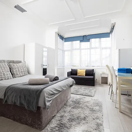 Bright Studio On Golders Green Road